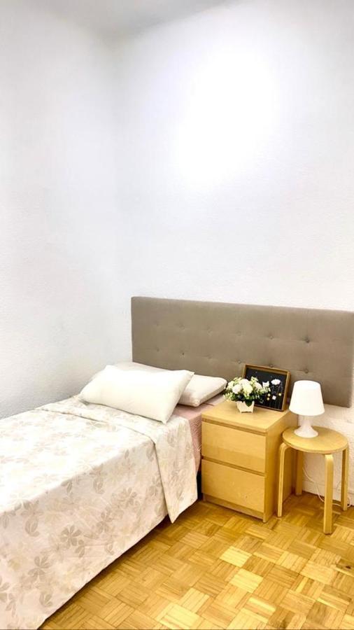 Close To Retiro Park Only For Girl Homestay Madrid