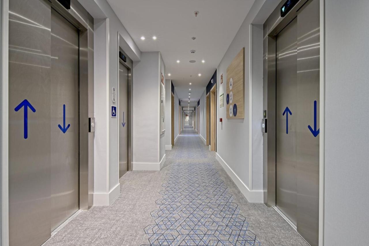 Express - - Airport By Ihg Madrid