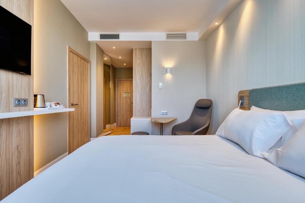 Express - - Airport By Ihg Hotel