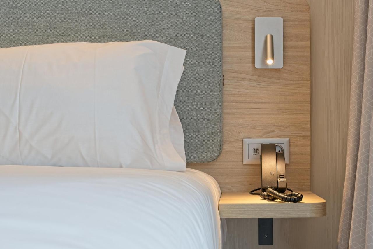 Express - - Airport By Ihg 3*
