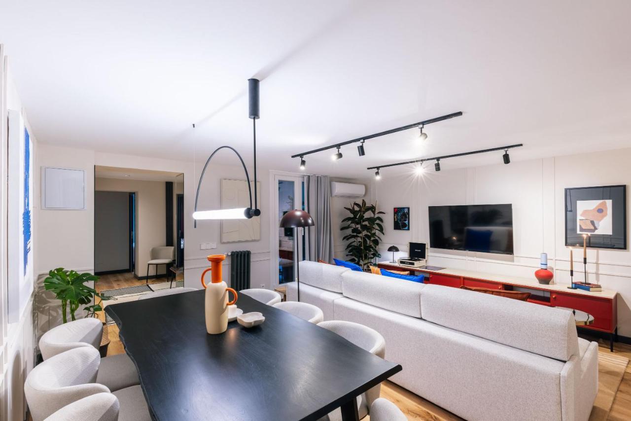 Stylish 4 +patio Luxury Gran Via Apartamento Madrid