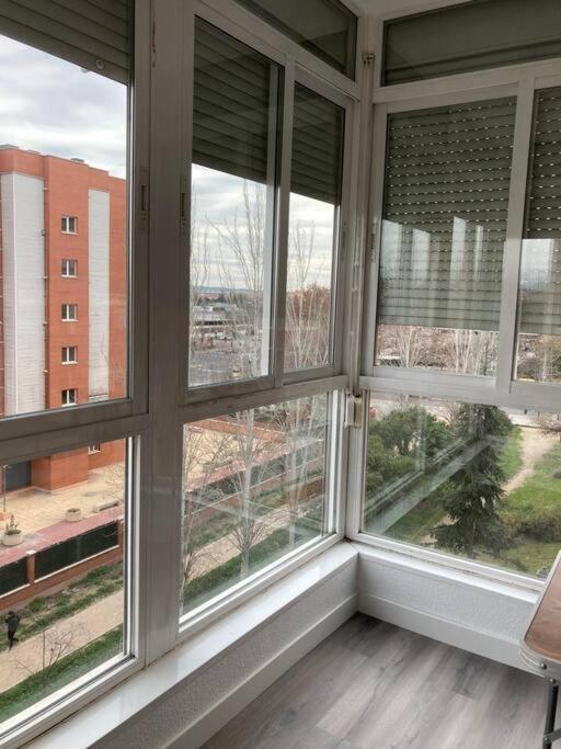 Silencioso, Luminoso Y Familiar Apartamento Apartamento Madrid