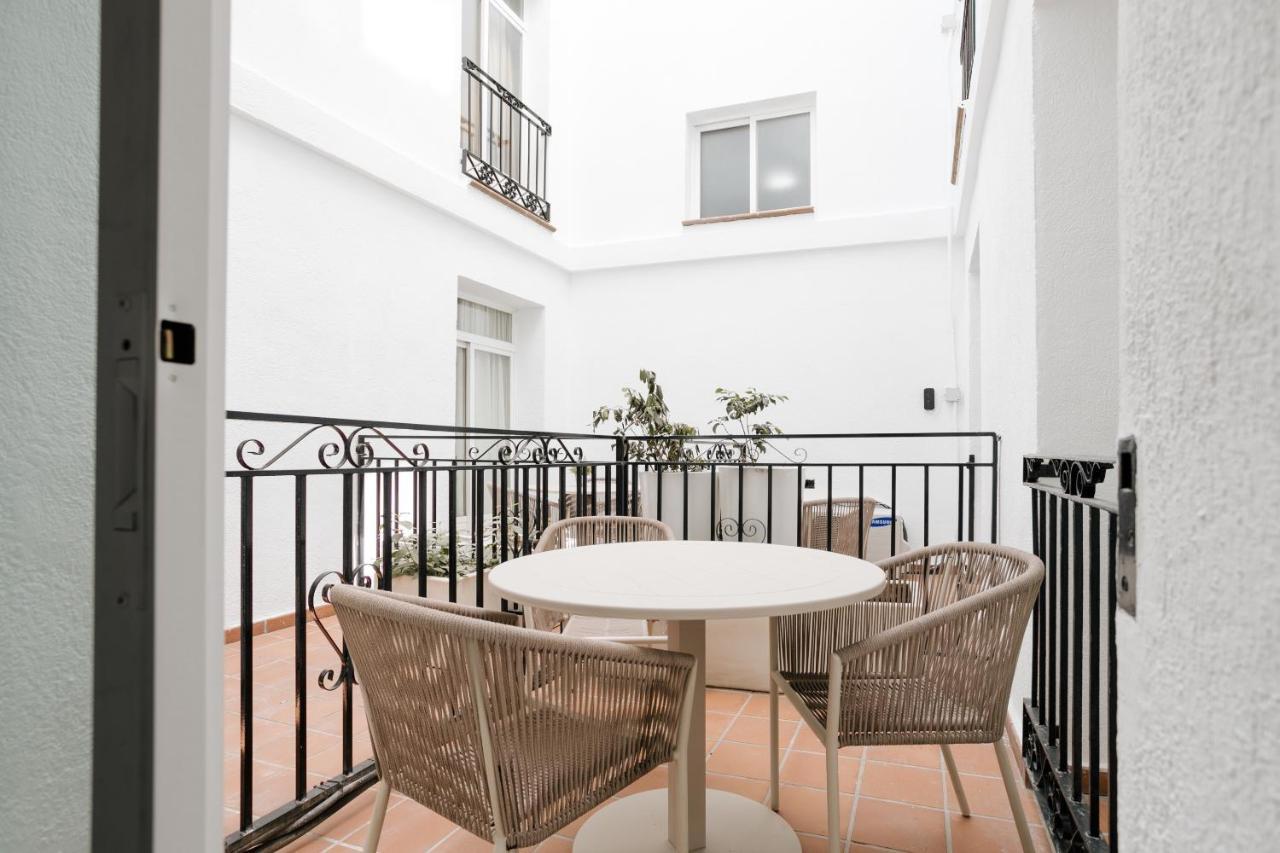 Sonder Santa Ana Apartahotel Madrid
