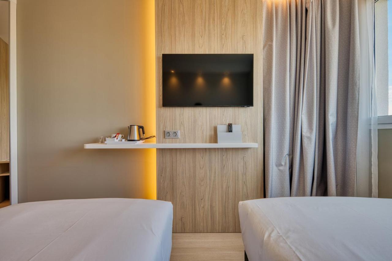 Express - - Airport By Ihg Hotel