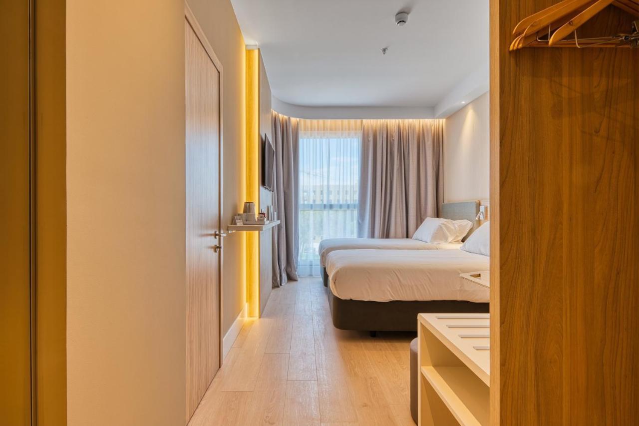 Express - - Airport By Ihg Hotel Madrid