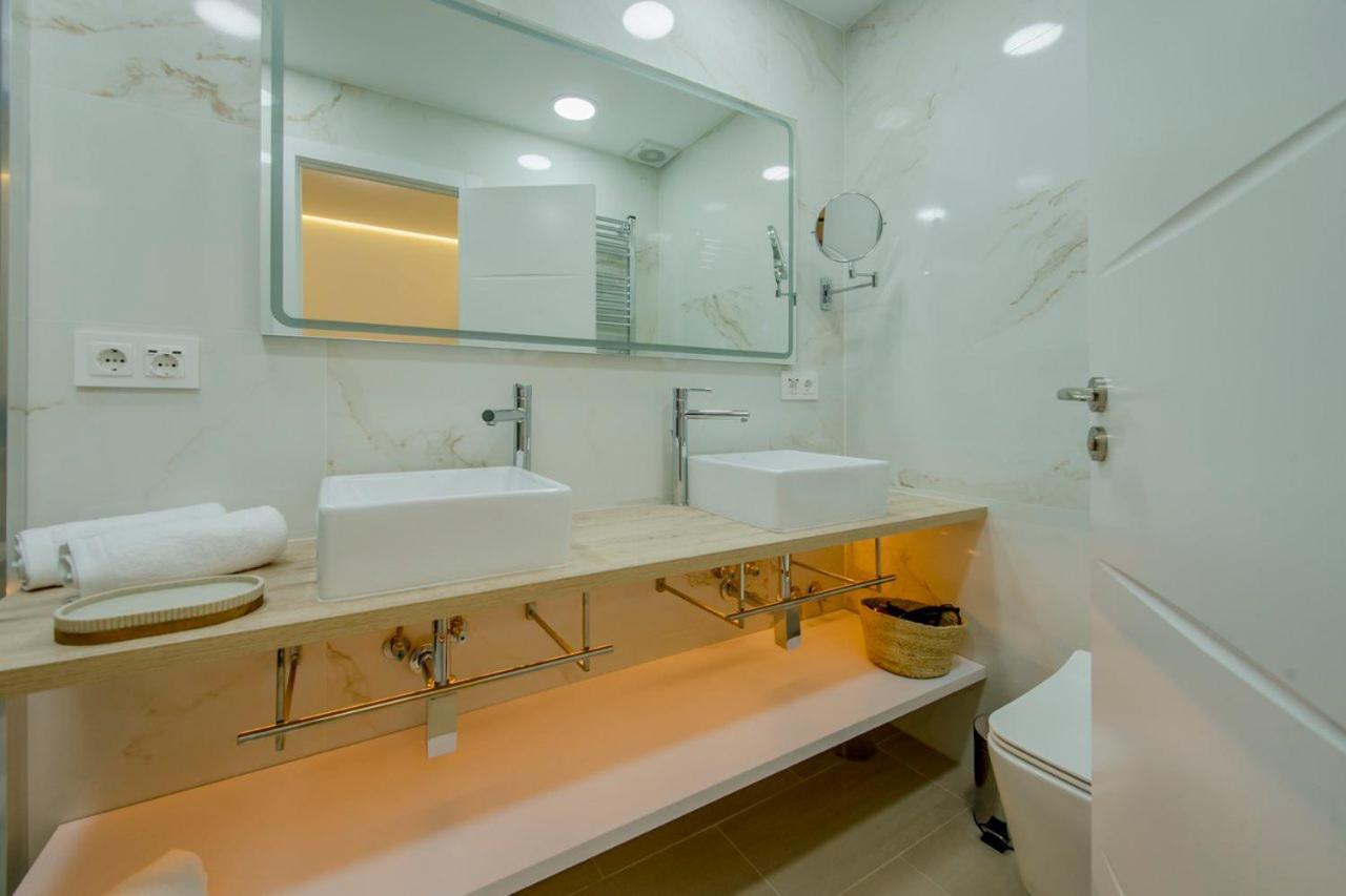 Apartment Suara 1