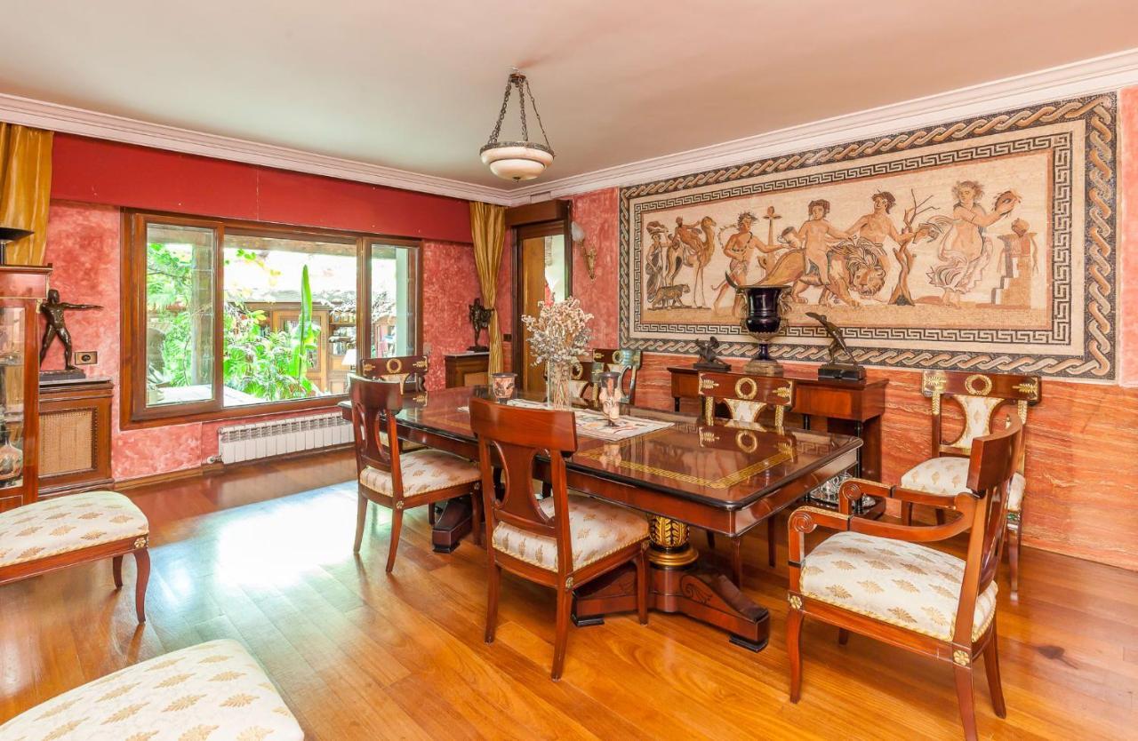 5-suite Luxury In With Indoor Pool And Oasis