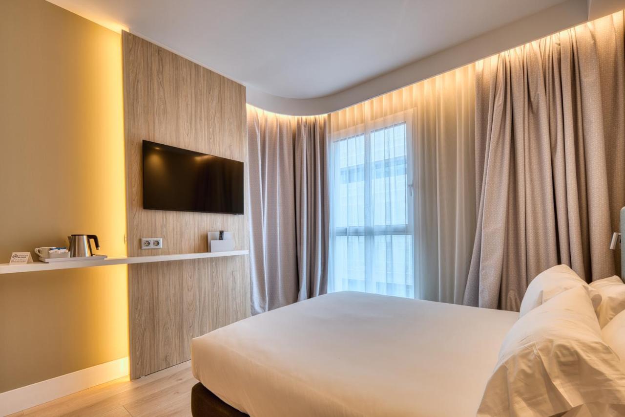 Express - - Airport By Ihg Hotel