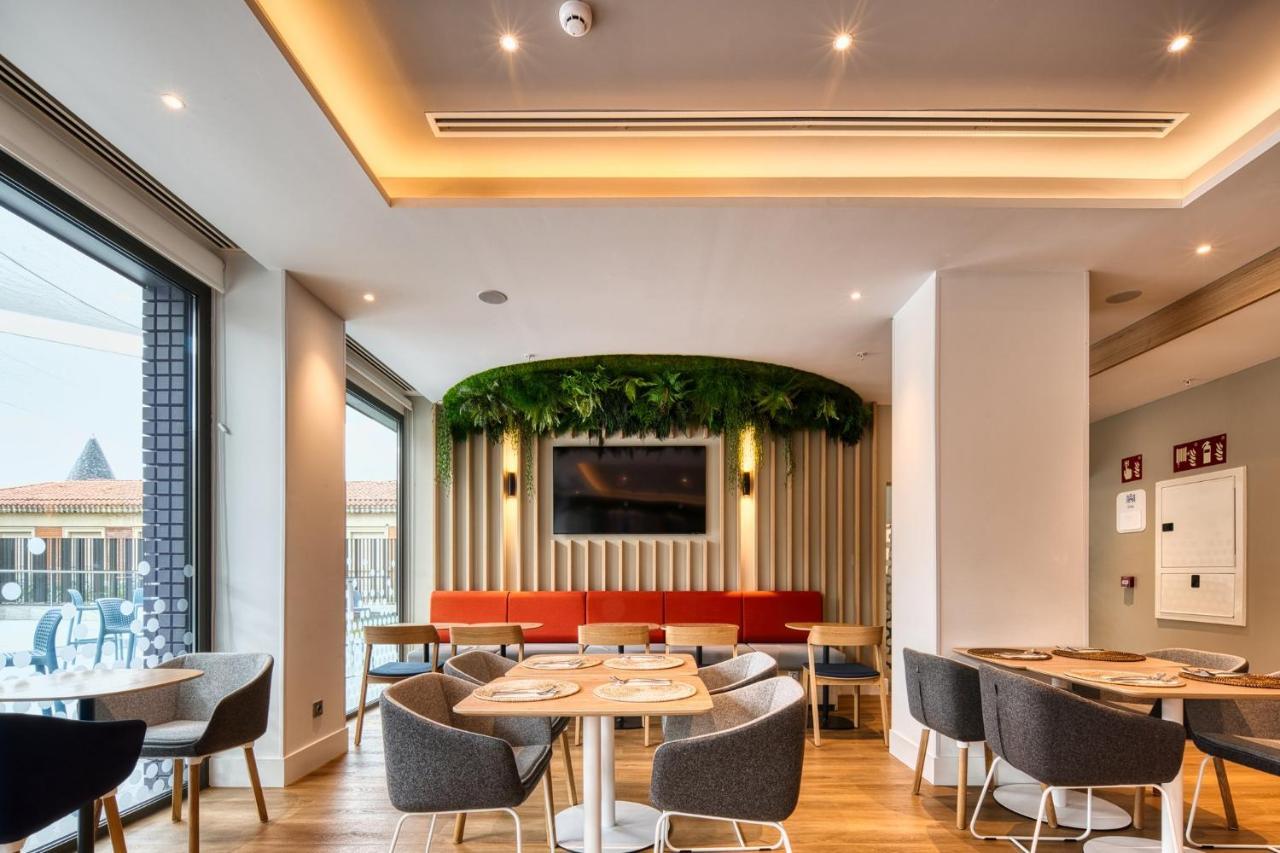 Express - - Airport By Ihg Hotel 3*