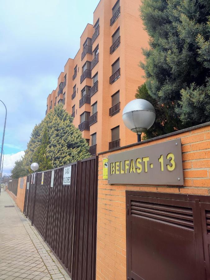 Con Aire Acondicionado Y Piscina En Mercedes, Cerca Del Plenilunio Y Del Aeropuerto Madrid