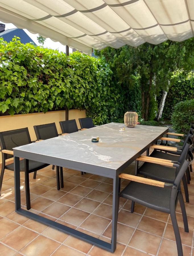 Сasa de vacaciones Moderna Casa De Lujo Con Jacuzzi En El Jardin Madrid