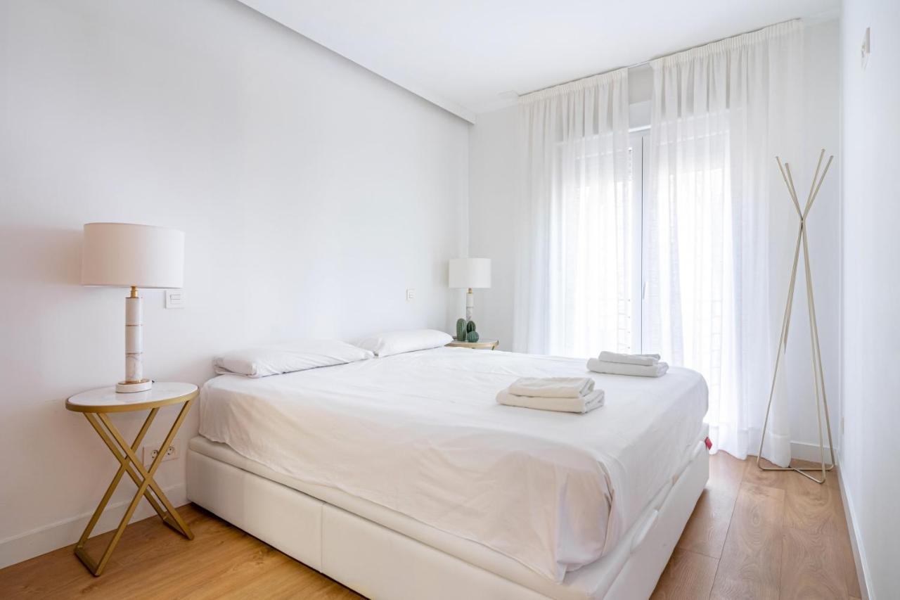 3 Bedrooms 2 Bathrooms Furnished - Salamanca - Stylish - Mintystay Apartamento Madrid