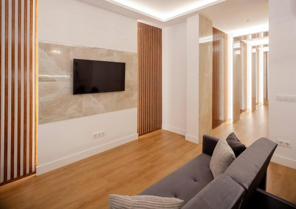 Malasana I Calle Churruca 2br 2bh Apartamento