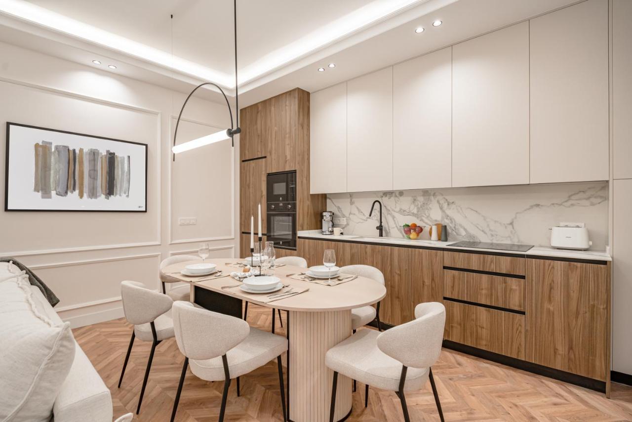 Apartamento Chamberi V Calle Hartzenbusch 2br 2bh Madrid