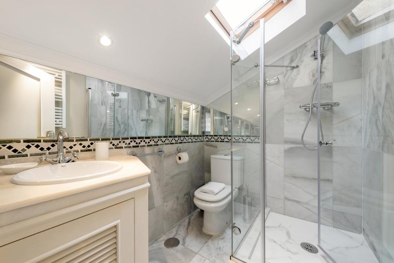 2 Bedrooms 2 Bathrooms- Penthouse- Almagro- Mintystay Madrid