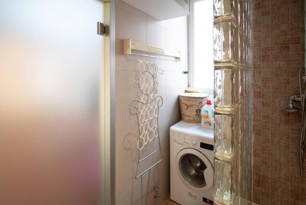 Exclusivo Y Acogedor Con Balcon En Chueca, Con Aire Acondicionado Y Calefaccion Apartamento *