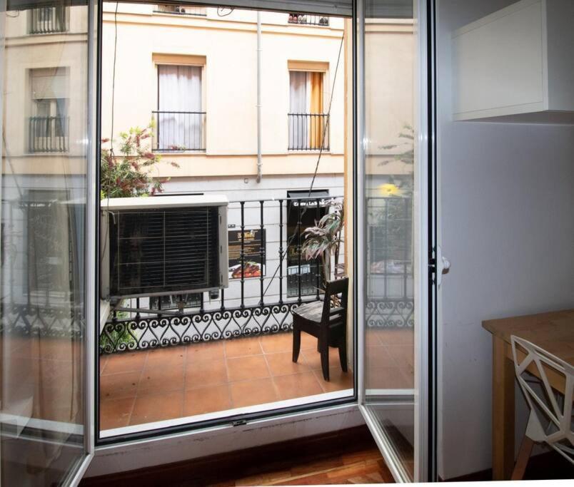 Exclusivo Y Acogedor Con Balcon En Chueca, Con Aire Acondicionado Y Calefaccion *