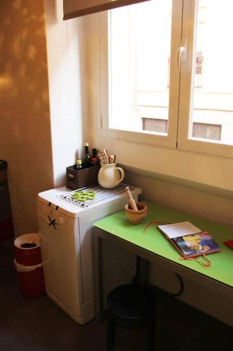 Exclusivo Y Acogedor Con Balcon En Chueca, Con Aire Acondicionado Y Calefaccion *
