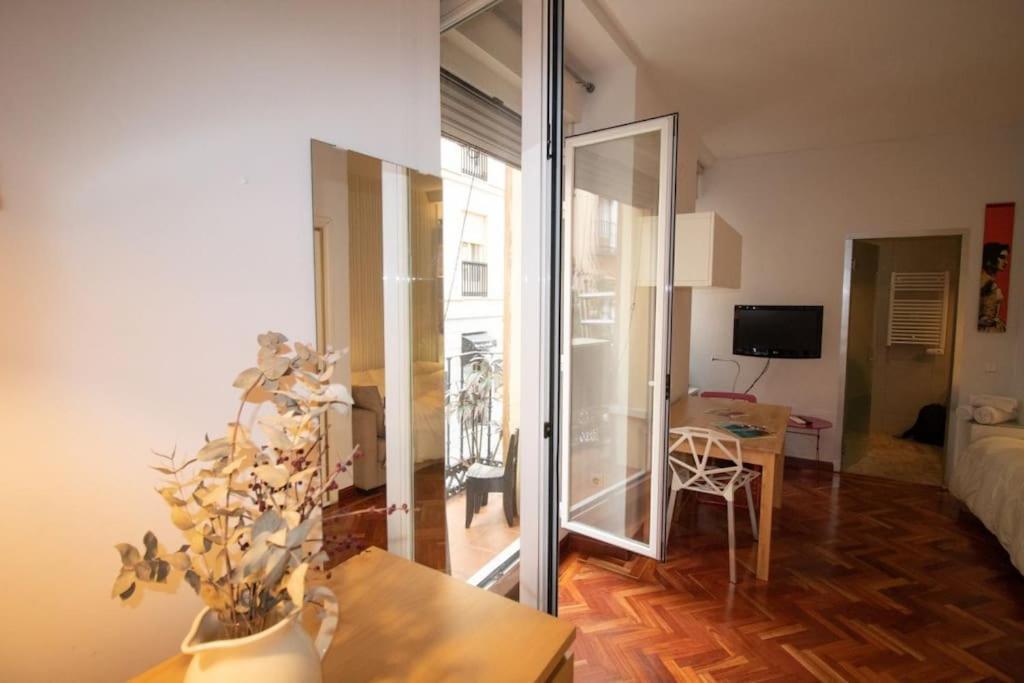 Apartamento Exclusivo Y Acogedor Con Balcon En Chueca, Con Aire Acondicionado Y Calefaccion