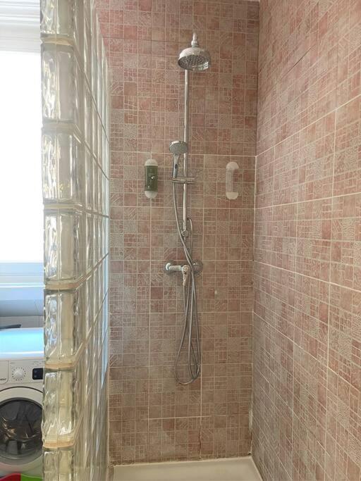 Exclusivo Y Acogedor Con Balcon En Chueca, Con Aire Acondicionado Y Calefaccion Apartamento *