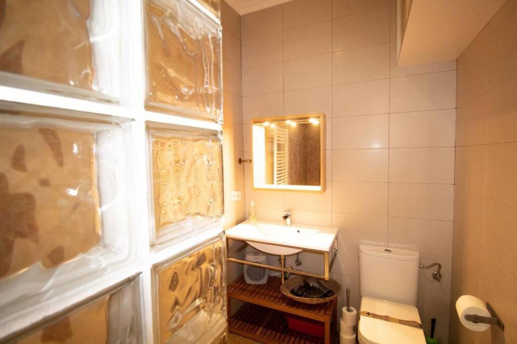 Apartamento Exclusivo Y Acogedor Con Balcon En Chueca, Con Aire Acondicionado Y Calefaccion *