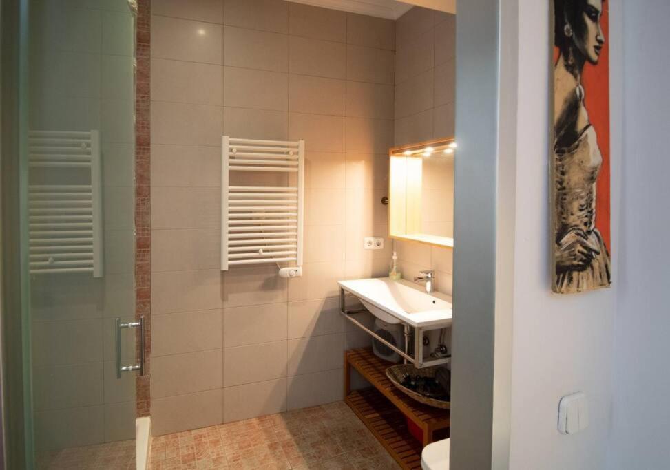 Apartamento Exclusivo Y Acogedor Con Balcon En Chueca, Con Aire Acondicionado Y Calefaccion