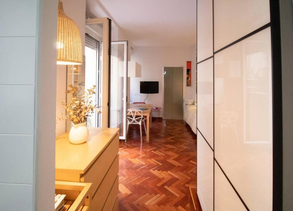 Exclusivo Y Acogedor Con Balcon En Chueca, Con Aire Acondicionado Y Calefaccion Apartamento *