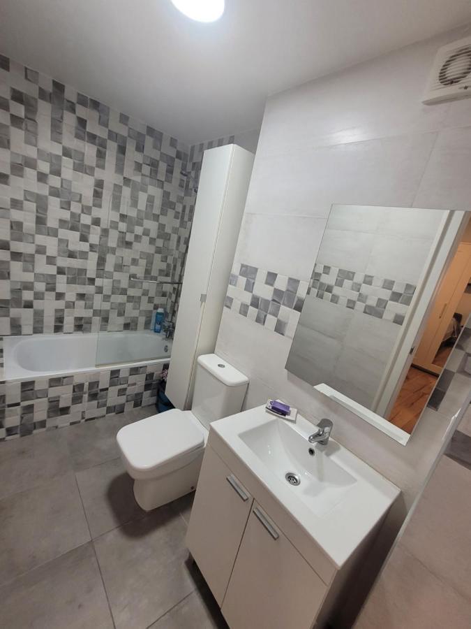 Bed & Breakfast Entero En Madrid, Con Acceso Privado