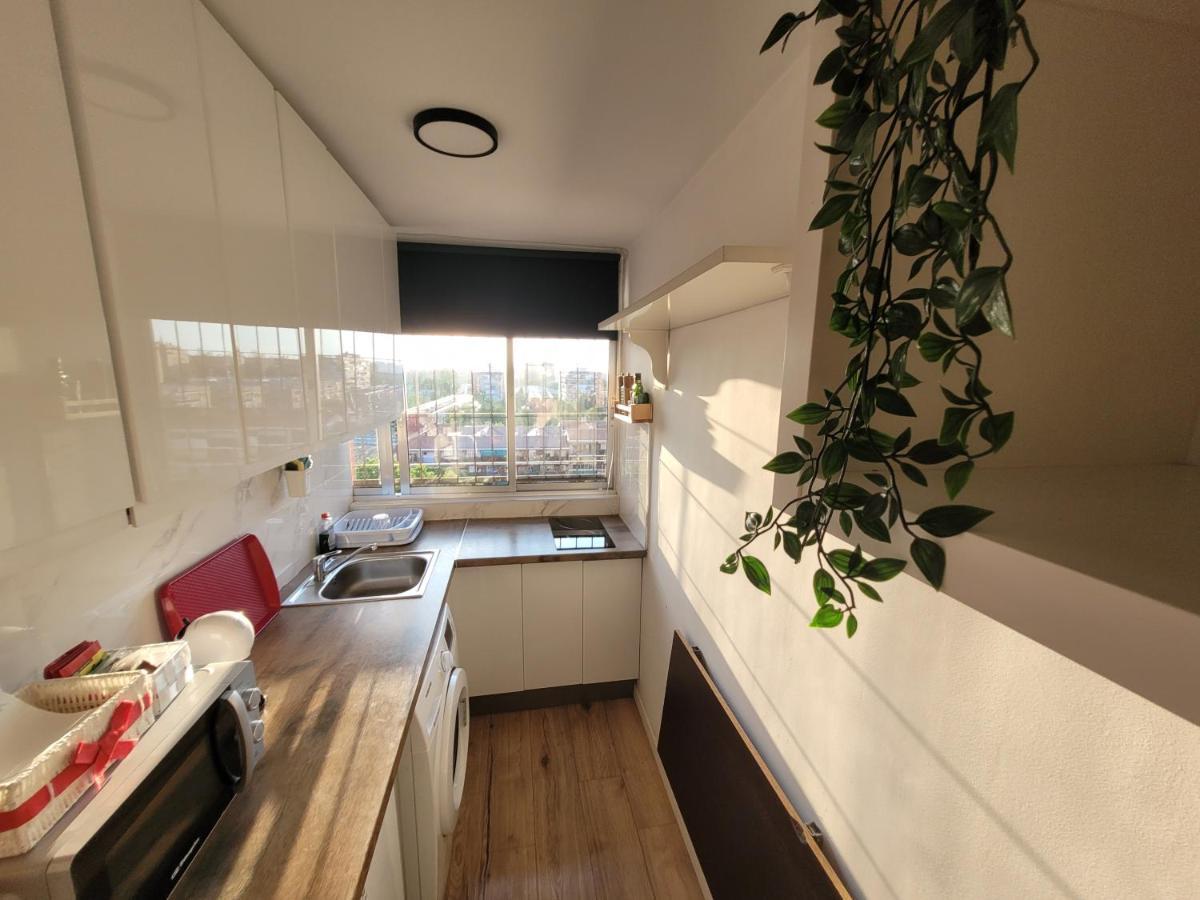 Entero En Madrid, Con Acceso Privado Bed & Breakfast