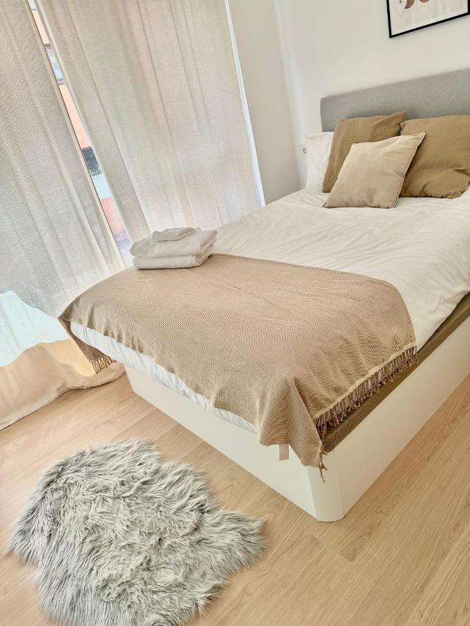 Private In A Shared Apartment, Privada En Un Apartamento Compartido En Pacifico, * Madrid