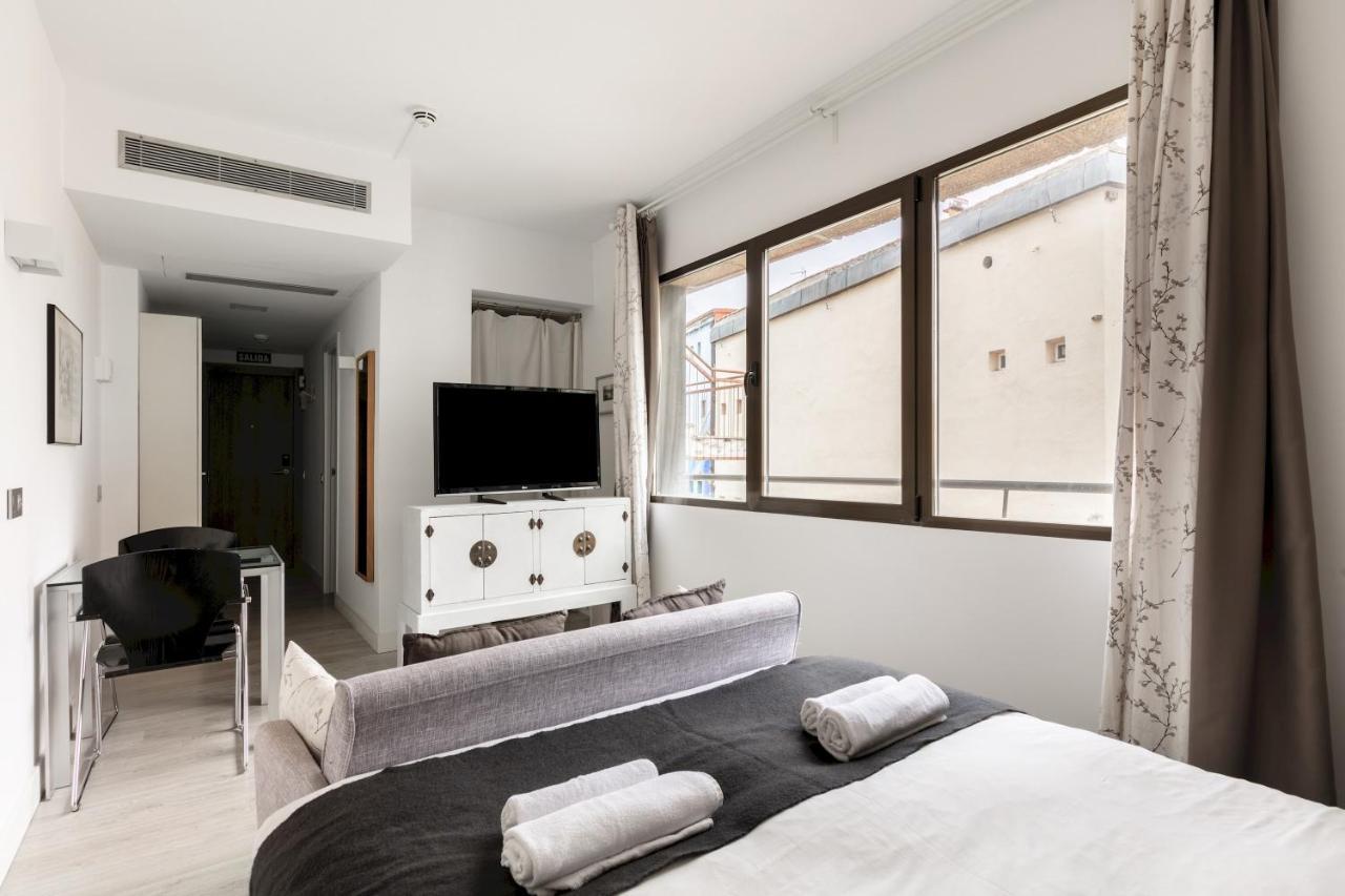 1 Bedroom 1 Bathroom Furnished - Recoletos - Modern Functional - Mintystay Apartment