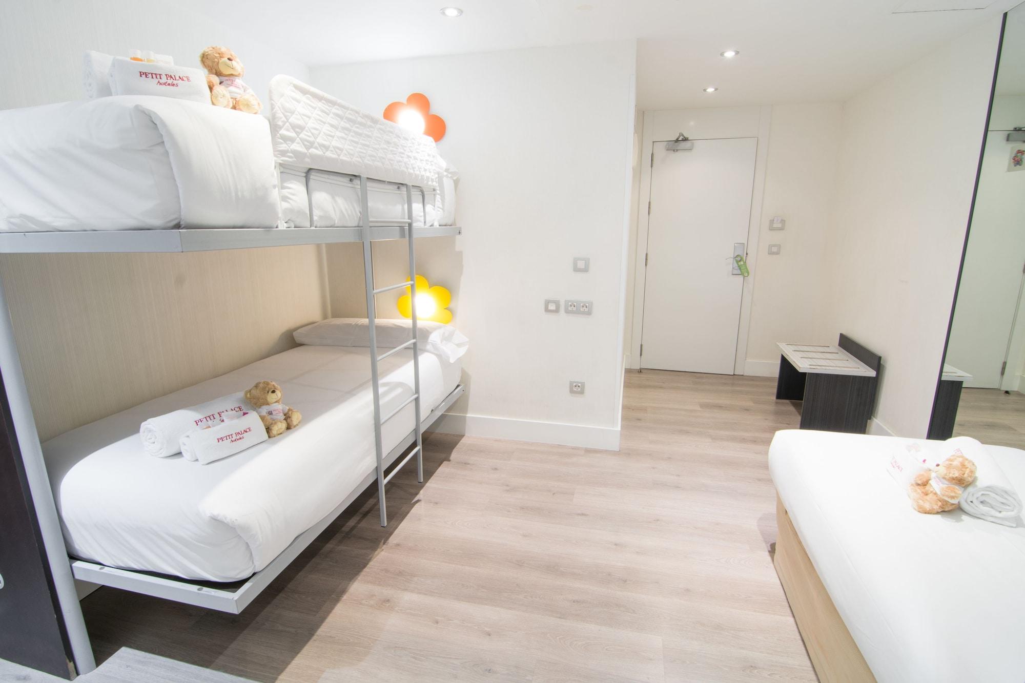 Hotel Petit Palace Arenal 3*