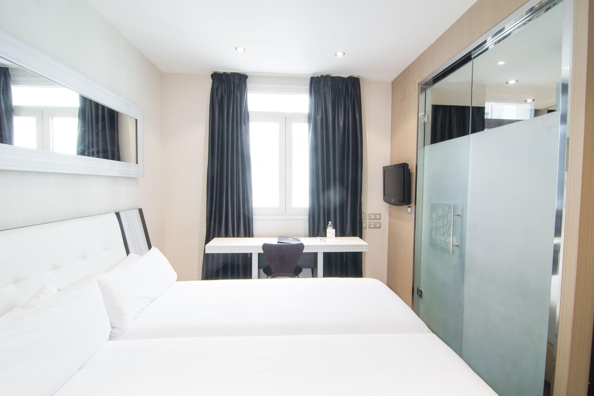 Petit Palace Arenal Hotel