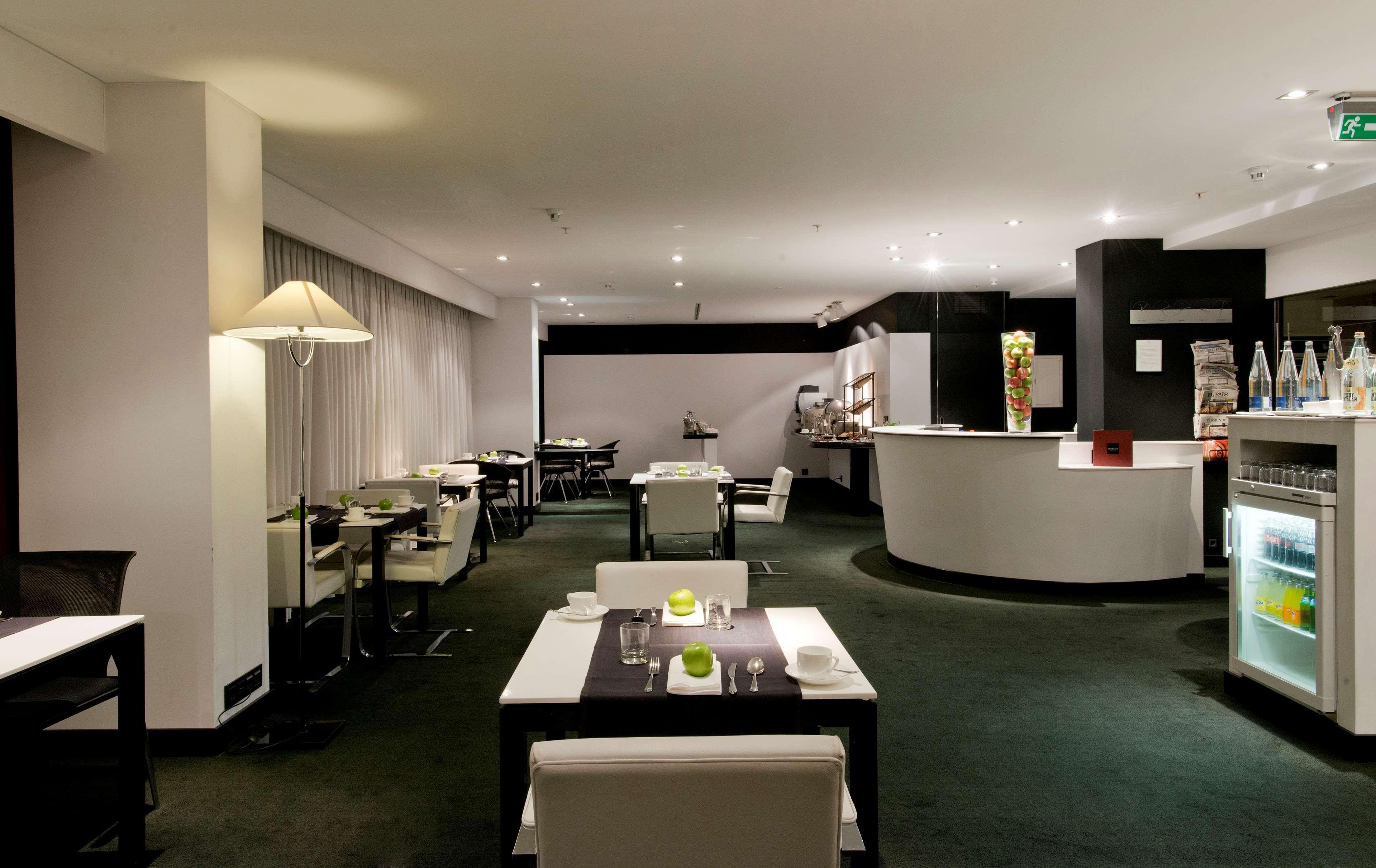 Hilton Airport 4*