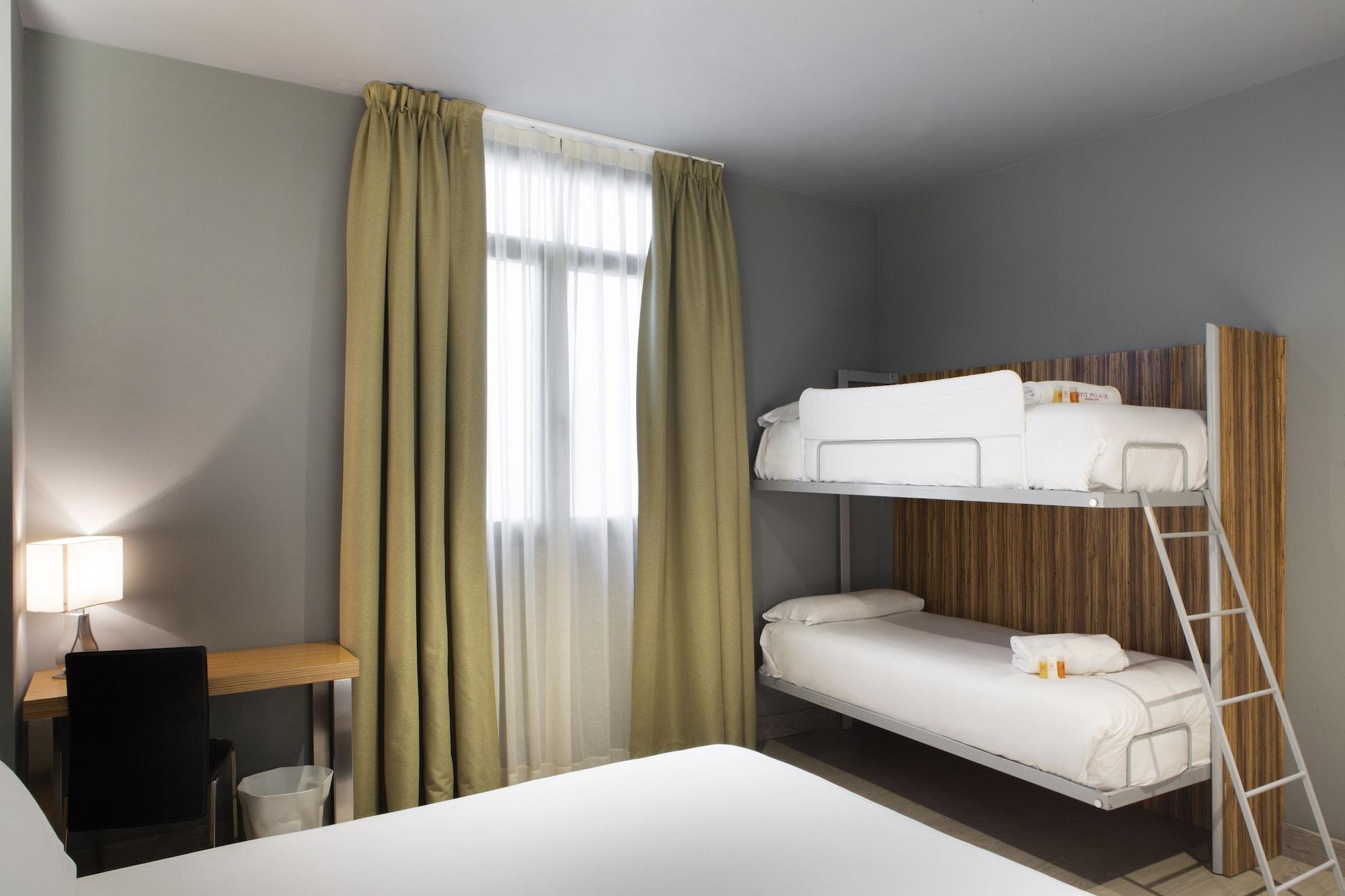 Petit Palace Tres Cruces 3* Madrid