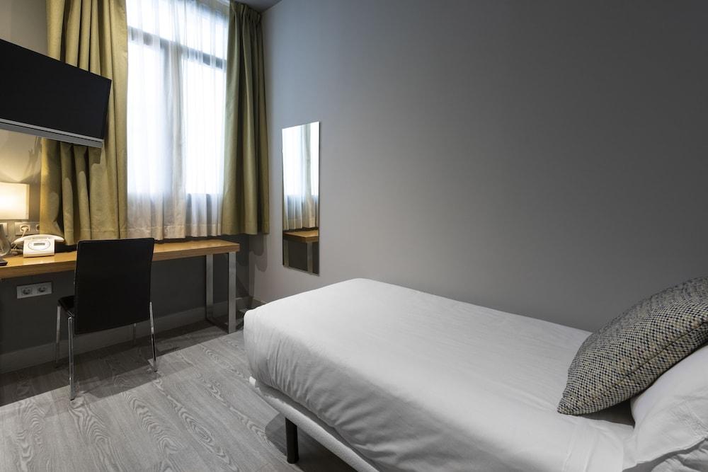 Petit Palace Tres Cruces Madrid