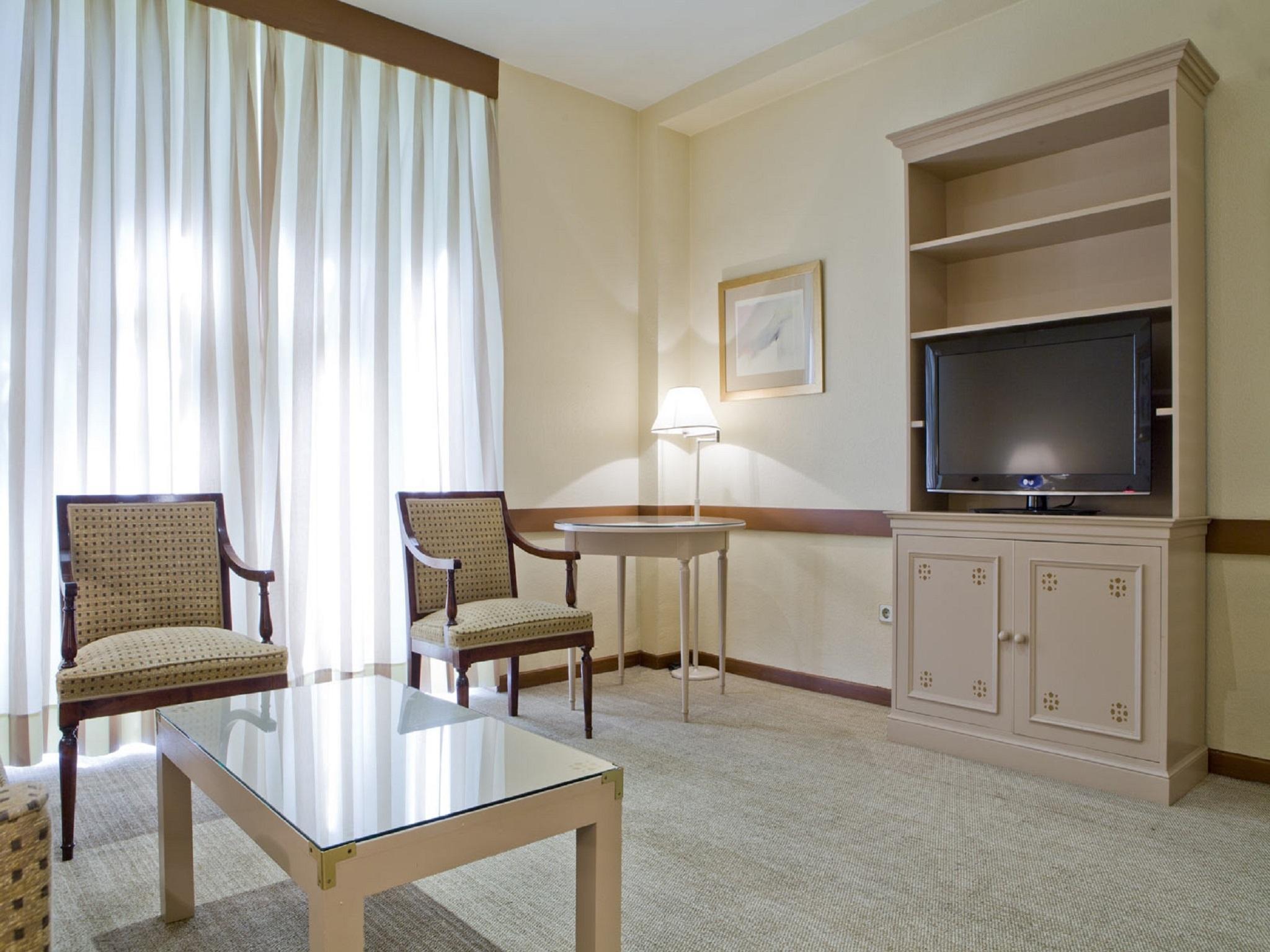 Espahotel Plaza Basílica Apartahotel 3*