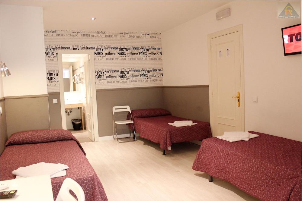 Far Gran Via Hostel