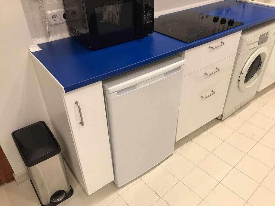 Un Genial Estudio En El Barrio Cortes Apartamento *