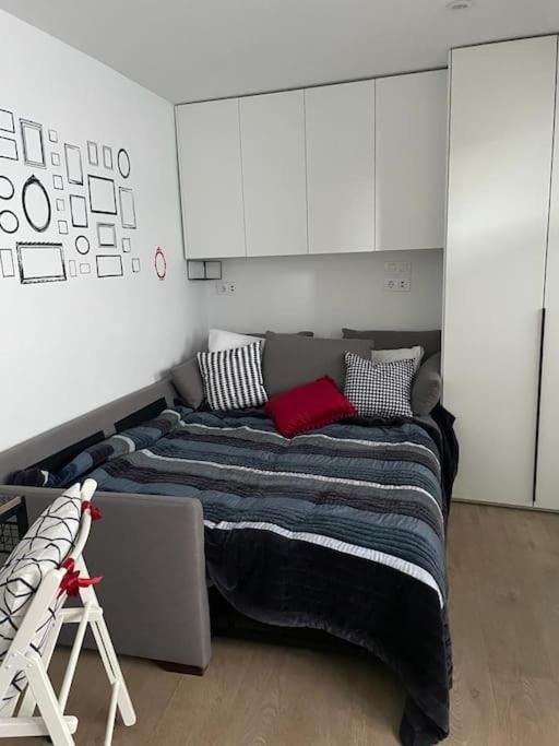 Apartamento Tesoro Calle, Precioso Estudio Super Equipado Dos En Malasana Madrid