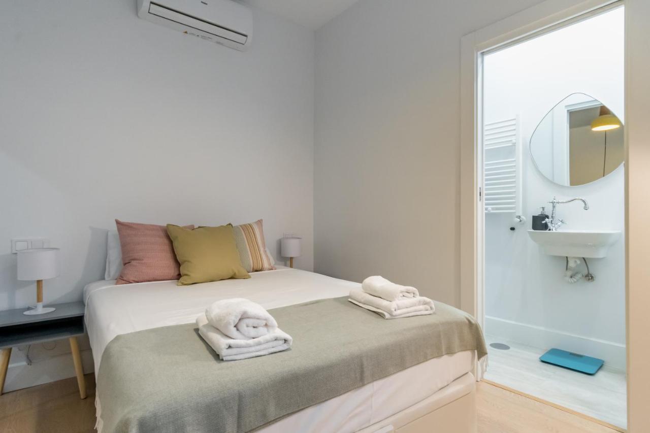 1 Bedroom 1 Bathroom - Cozy- Cortes Apartment Madrid