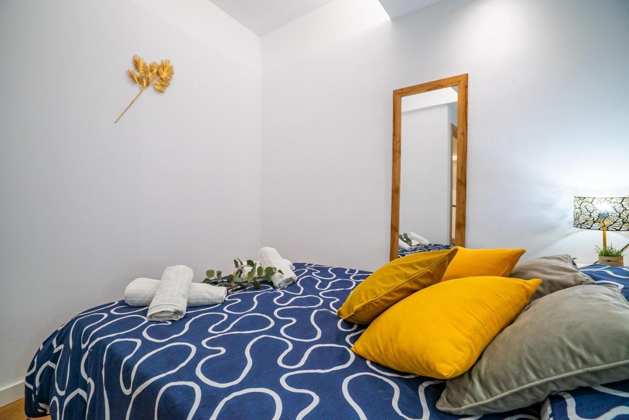 Nuevo Anuncio En El Corazon Del Rastro De Madrid