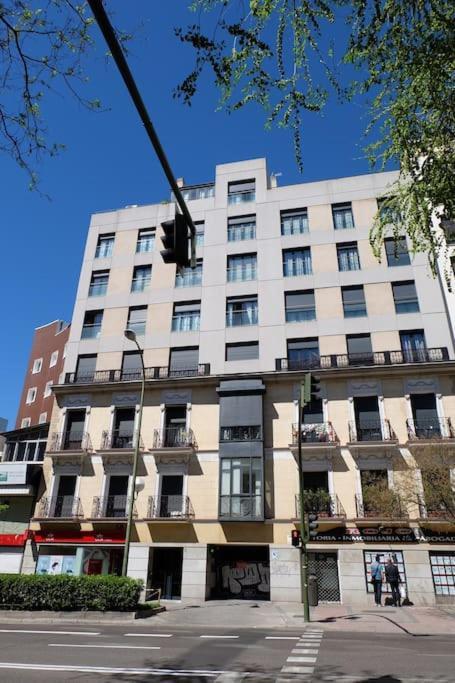 Paseo Acacias 8, Atico Con Terraza En Embajadores Madrid