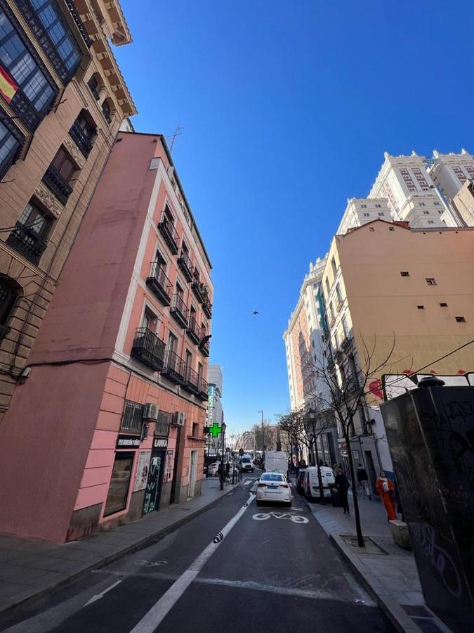 Located In Plaza Espana Apartment
