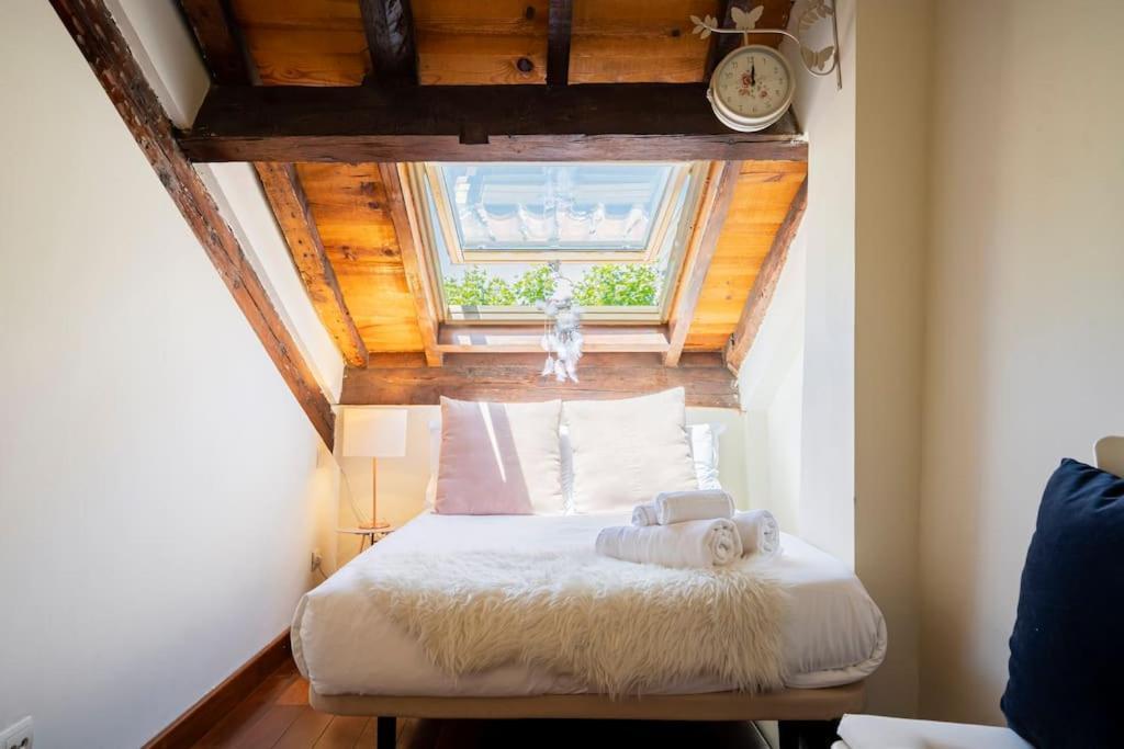 Calm And Bright Apartment, Center La Latina D.alb Apartment *