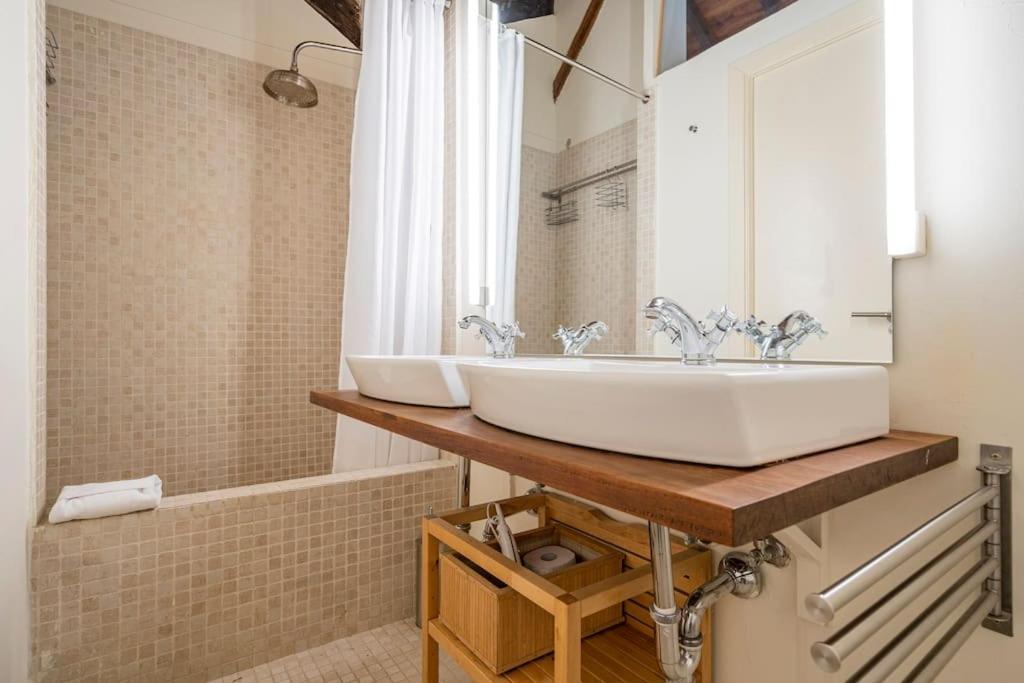 Calm And Bright Apartment, Center La Latina D.alb Apartment
