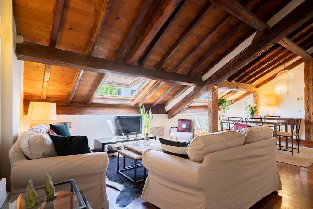 Apartment Calm And Bright Apartment, Center La Latina D.alb