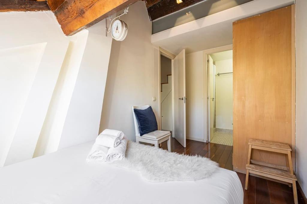 Calm And Bright Apartment, Center La Latina D.alb Apartment