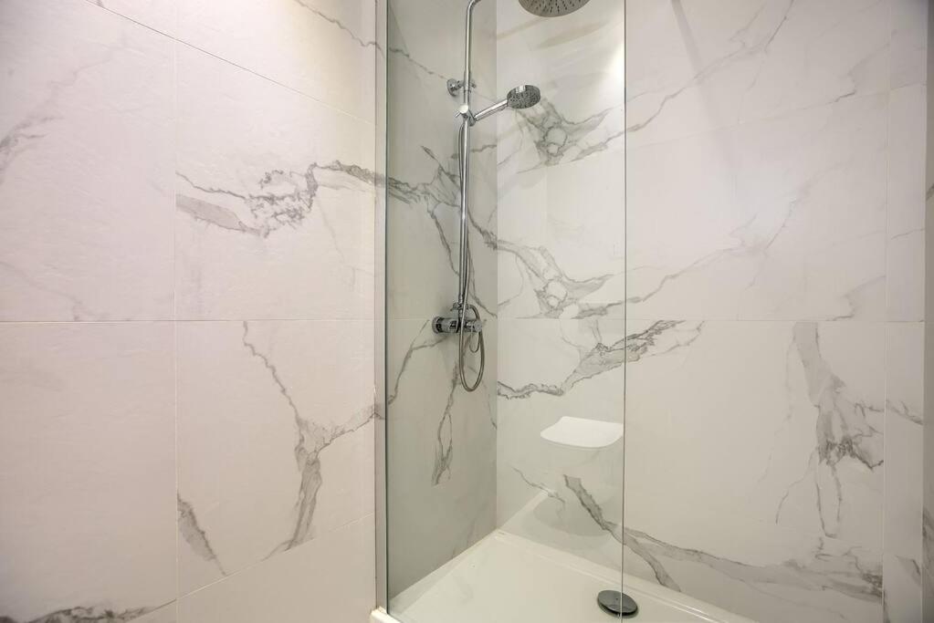 Cozy Flat In The Center Of Madrid-comend-3-de * Madrid