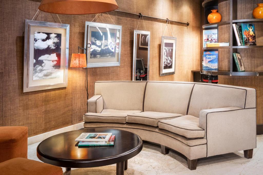 Hotel Nh Sur 4*